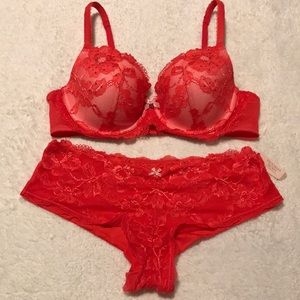 NWOT Victoria’s Secret red lace Demi bra with rhinestones & XL panties Size 38C